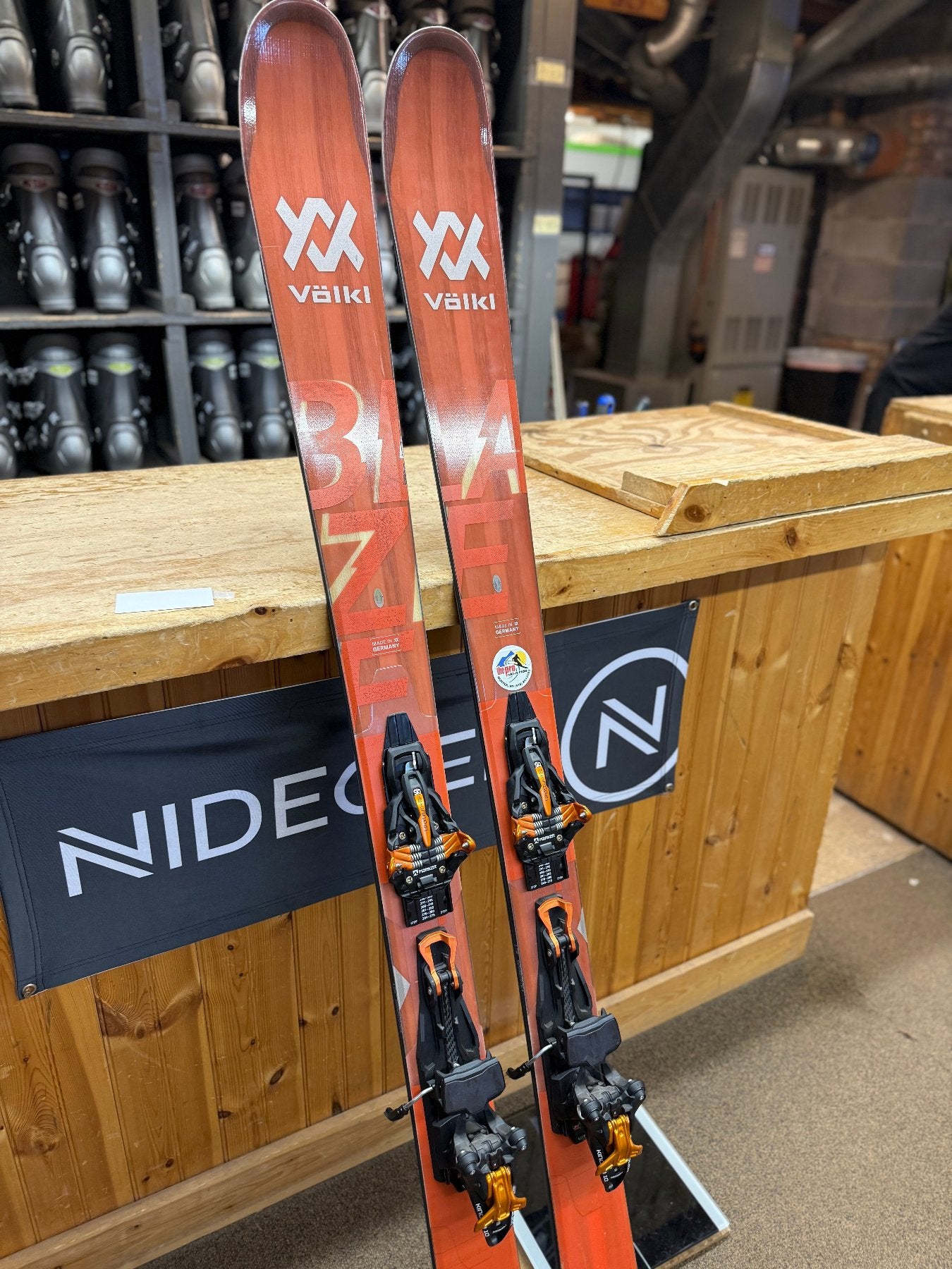 Volkl Blaze 94 With Kingpin Bindings Demo Ski 172 cm