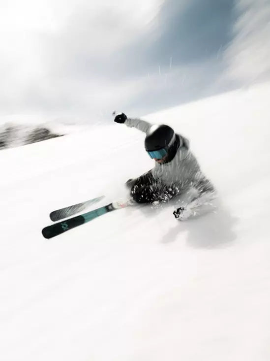 Volkl Mantra 88 Skis 2026 Skier Carving on Snow