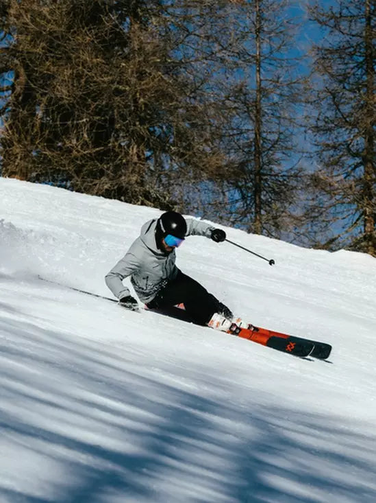 Volkl Mantra M7  Skis 2026 Skier carving