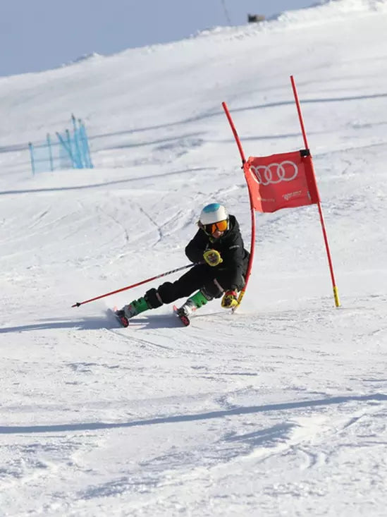 Volkl Racetiger GS R JR Skis 2026 Skier in GS Course